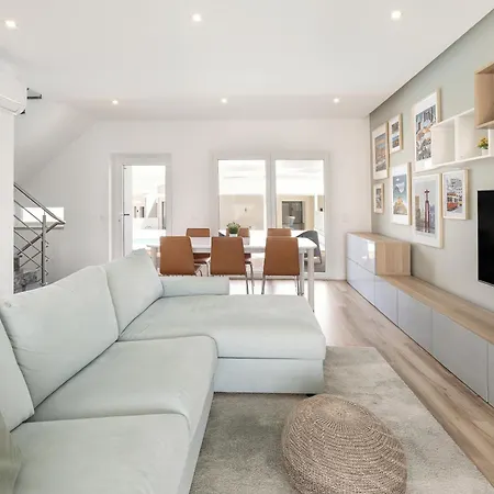 Hébergement de vacances 3br Oasis With Pool By Lovelystay *