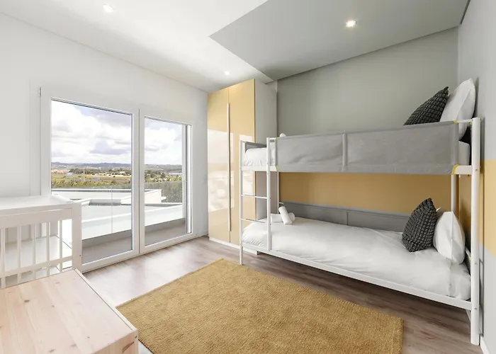 Tatil Evi 3br Oasis With Pool By Lovelystay